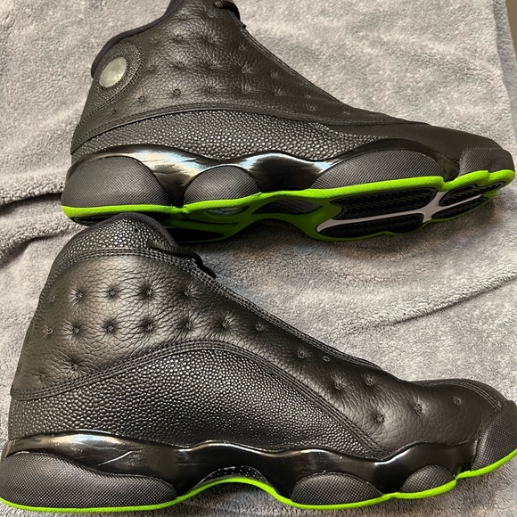 Men’s Jordan shoes - Picture 3 of 7